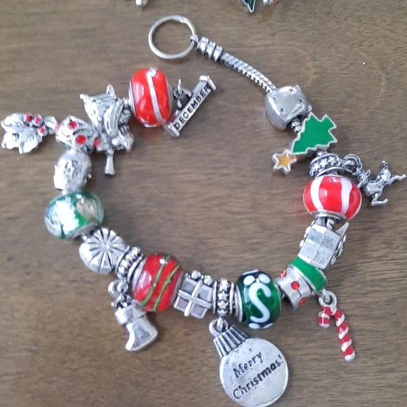 December Willabee&Ward Charm Bracelet - Picture 3 of 10